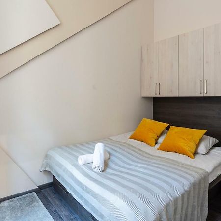 Deluxe Downtown Home 2 Bedrm, 2 Bathrm Budapest Exterior photo