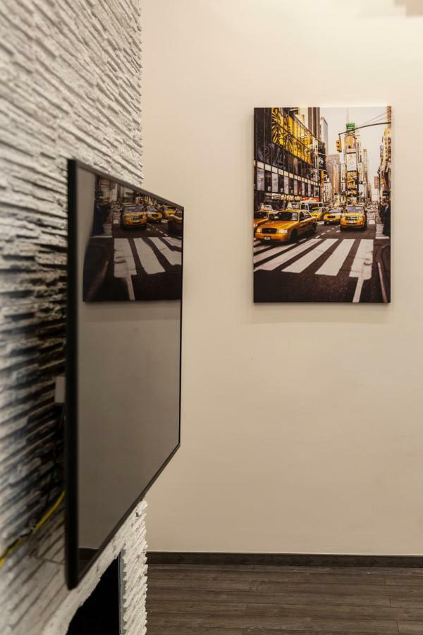 Deluxe Downtown Home 2 Bedrm, 2 Bathrm Budapest Exterior photo